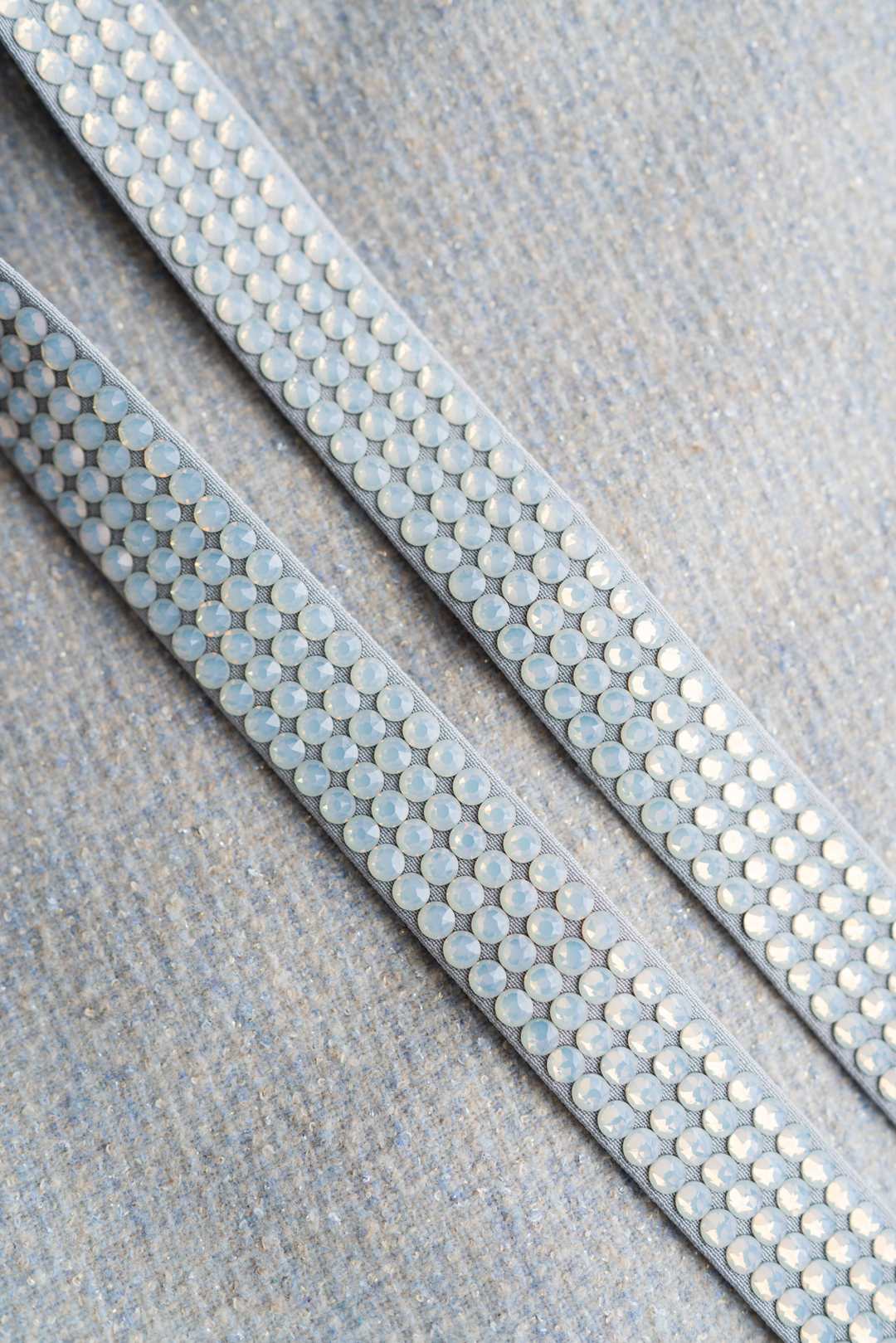 NARROW GRAY CRYSTAL BELT