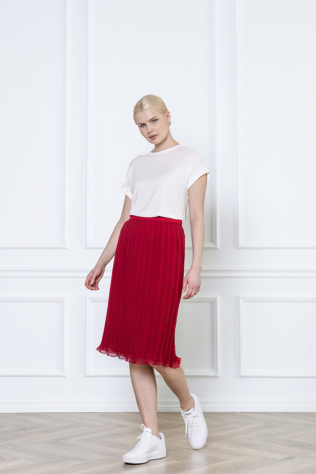 LANTANA DEEP RED PLISSÉ PENCIL SKIRT