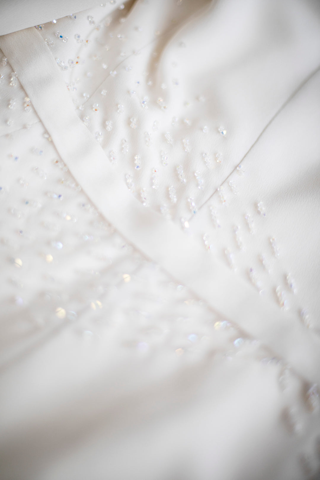 MEDINILLA LUXURIOUS IVORY SILK JACKET WITH HANDMADE CRYSTAL EMBROIDERY