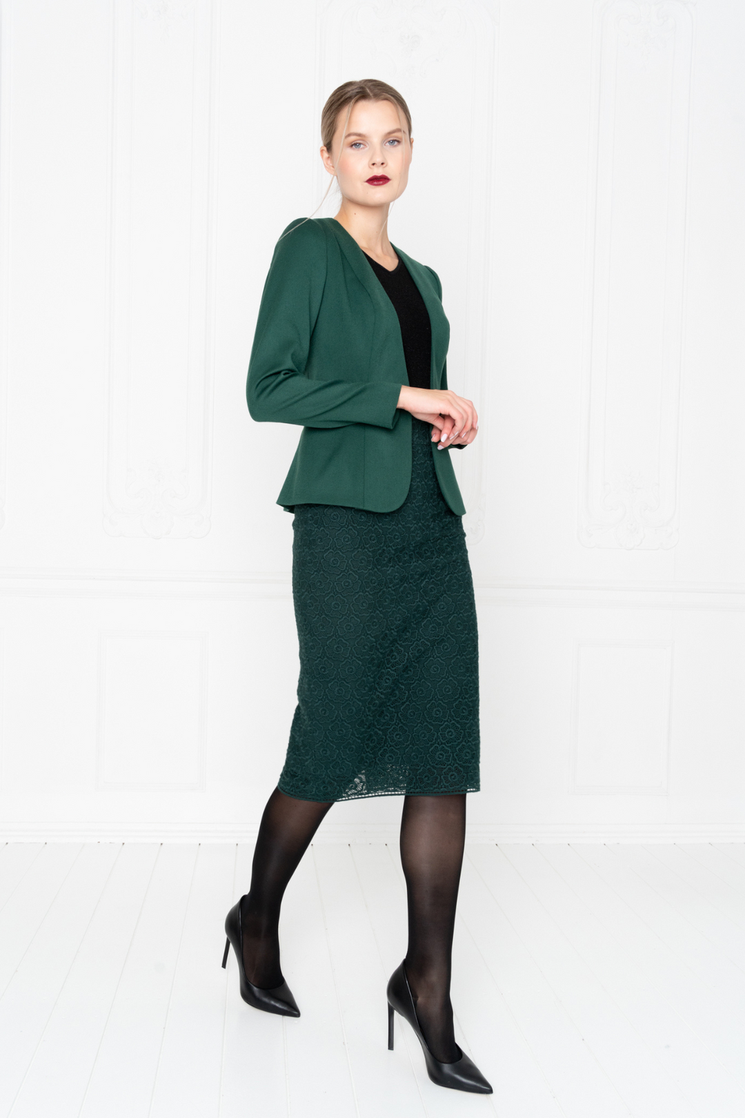 CHIC FESTIVE LOOKS WITH A PENCIL SKIRT