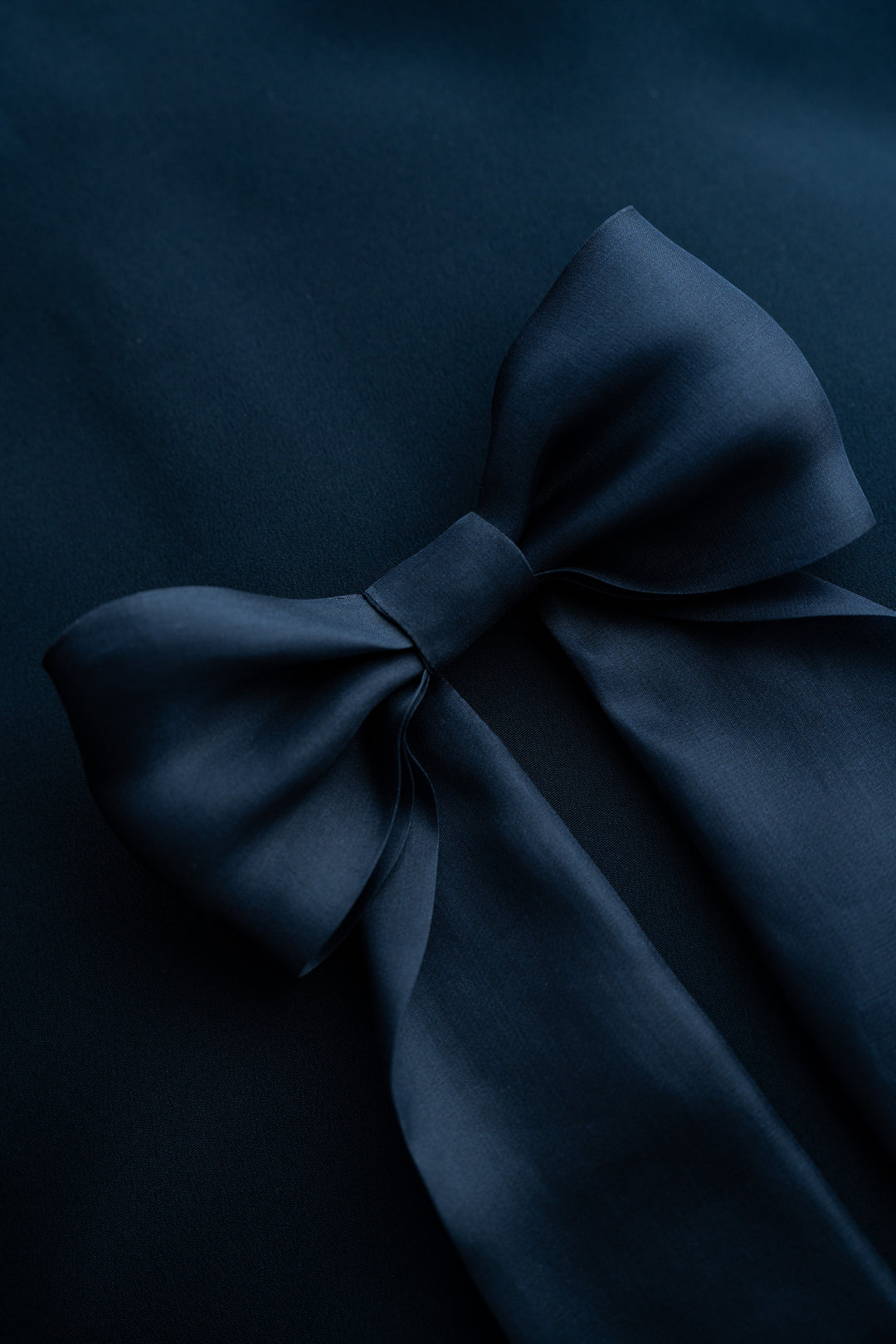 GARDENIA NAVY BLUE LONG-SLEEVE SILK BLOUSE WITH BOW DETAIL