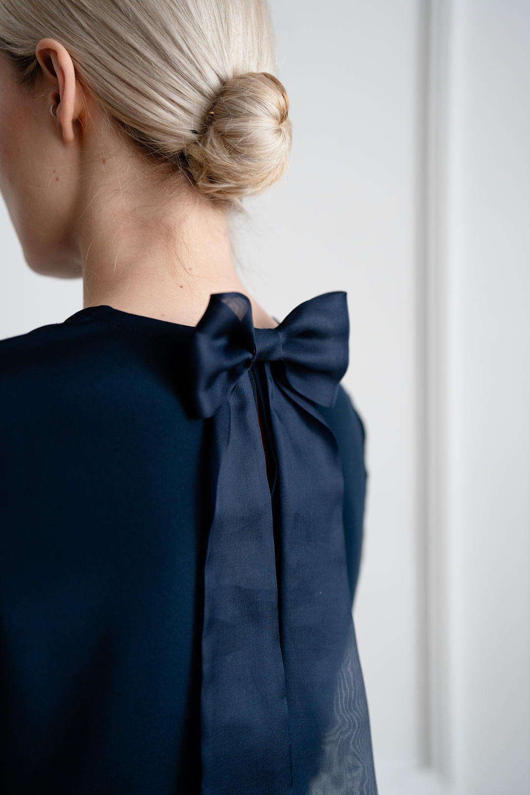 GARDENIA NAVY BLUE LONG-SLEEVE SILK BLOUSE WITH BOW DETAIL