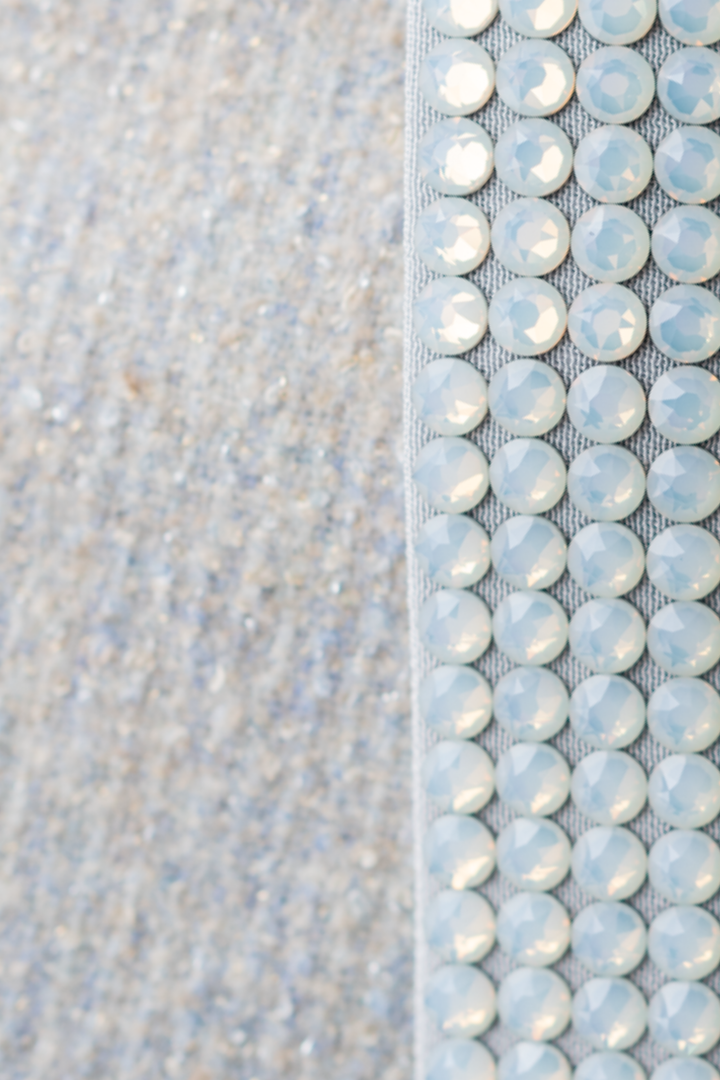 WIDE GRAY CRYSTAL BELT