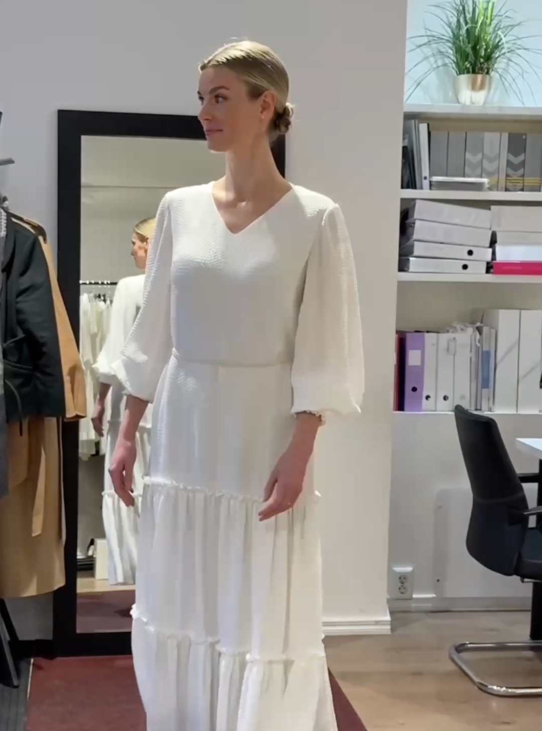 DAPHNE WHITE SILK JACQUARD MAXI DRESS WITH SLEEVES
