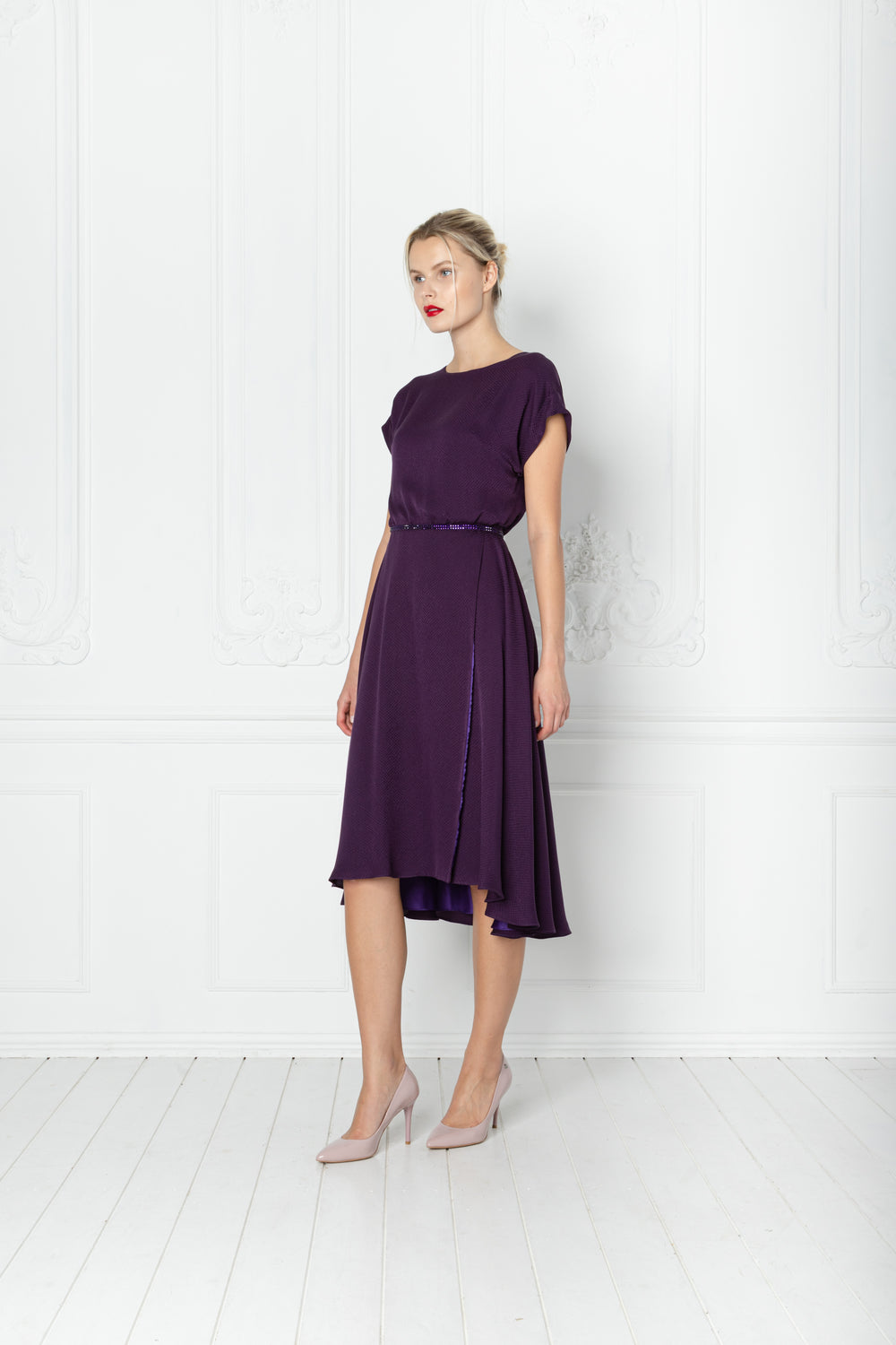 https://cdn.shopify.com/s/files/1/0073/3819/7074/files/LEIBNITZIA_PURPLE_VELVET.mp4?v=1599058695